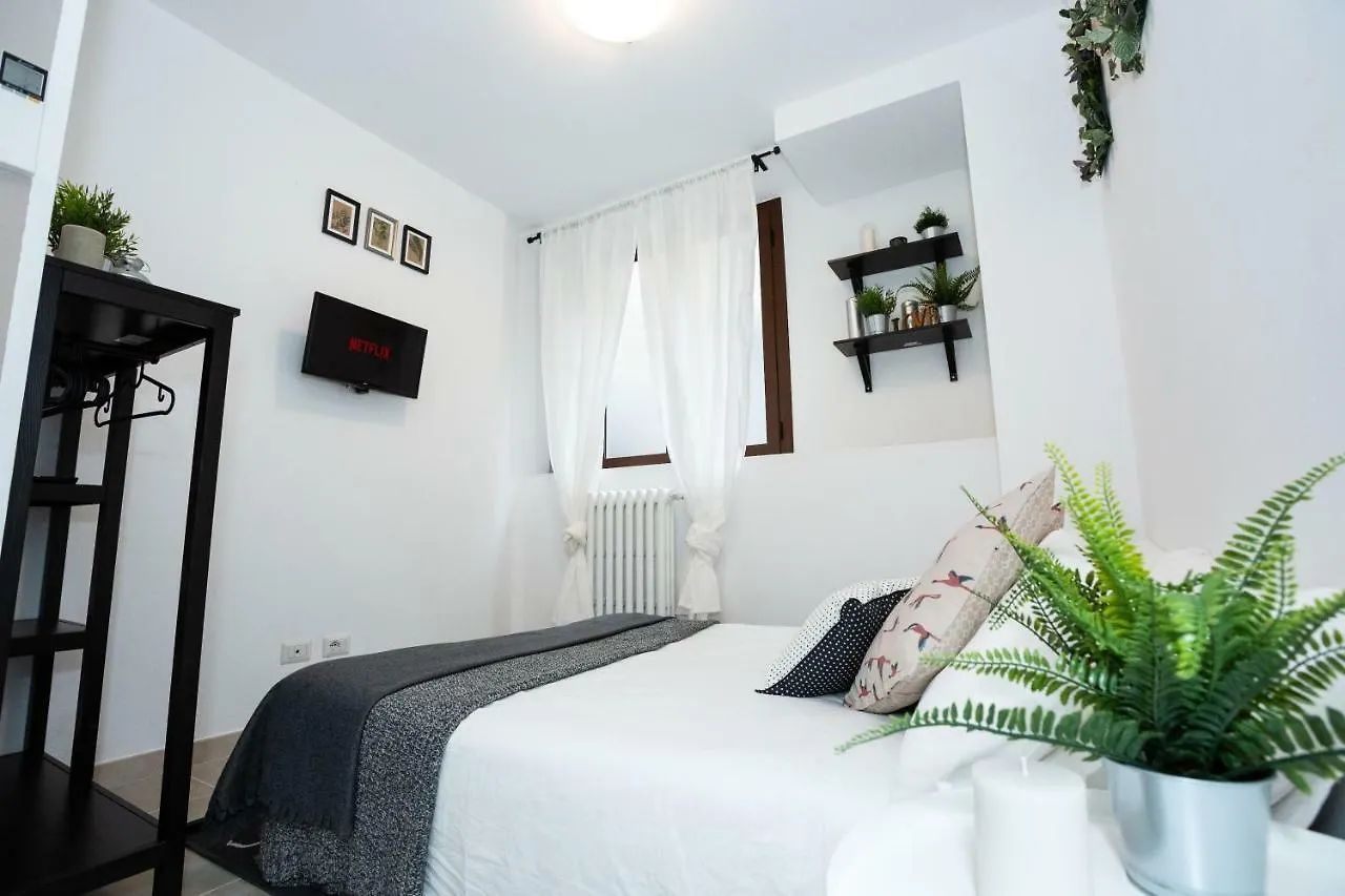 Apartment Paruta 65 Milano 0*,